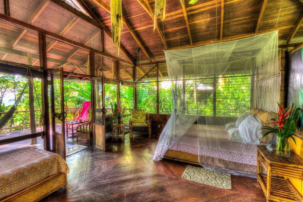 Iguana Lodge Beach Resort Puerto Jiménez エクステリア 写真