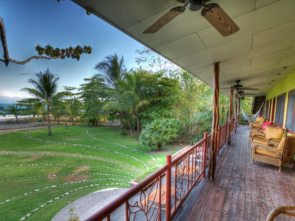 Iguana Lodge Beach Resort Puerto Jiménez エクステリア 写真