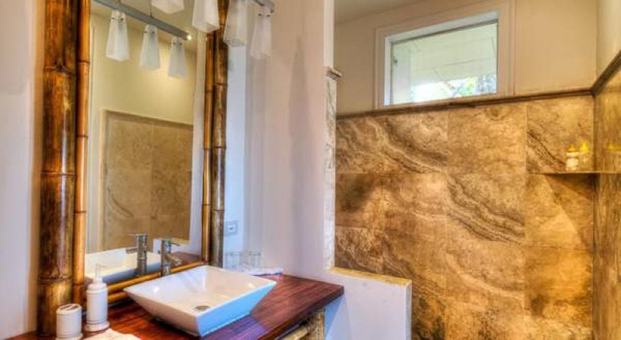 Iguana Lodge Beach Resort Puerto Jiménez エクステリア 写真
