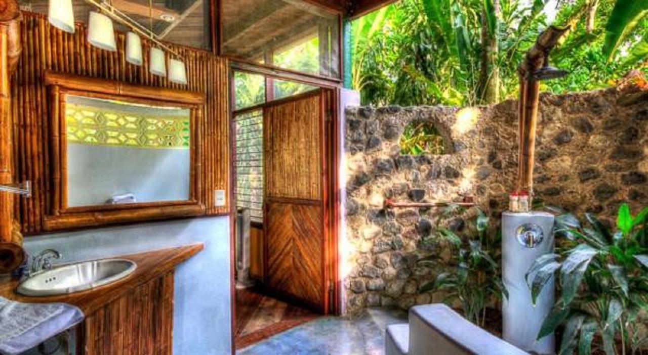 Iguana Lodge Beach Resort Puerto Jiménez エクステリア 写真